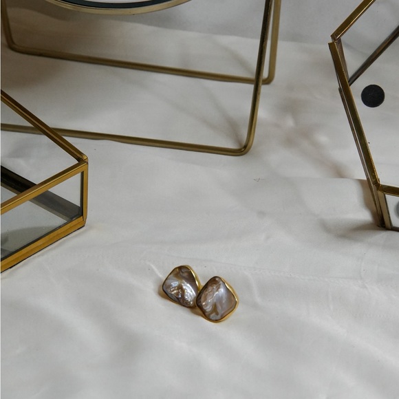 Brand new zara limited edition Baroque pearl gold plated brass earrings … - Picture 3 of 4